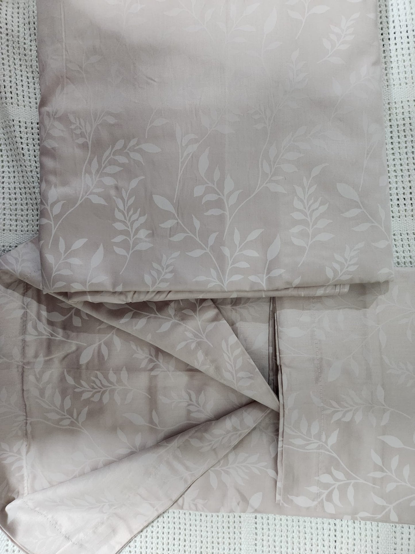 400TC King Size Flat Bedsheets + 2 Pillow Covers in Pink