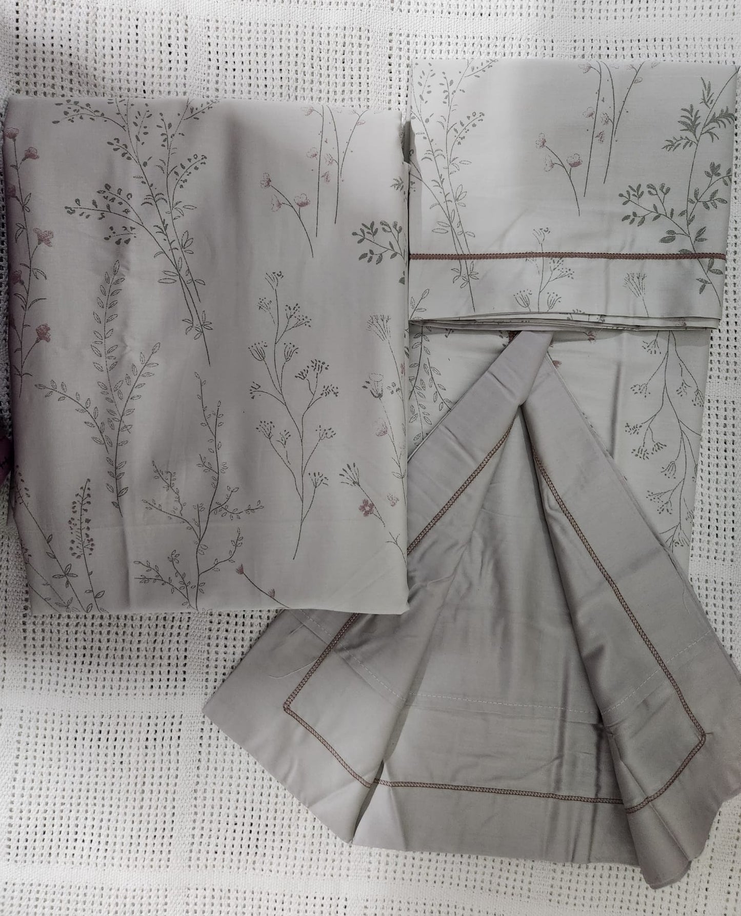 400TC King Size Flat Bedsheets + 2 Pillow Case in Silver