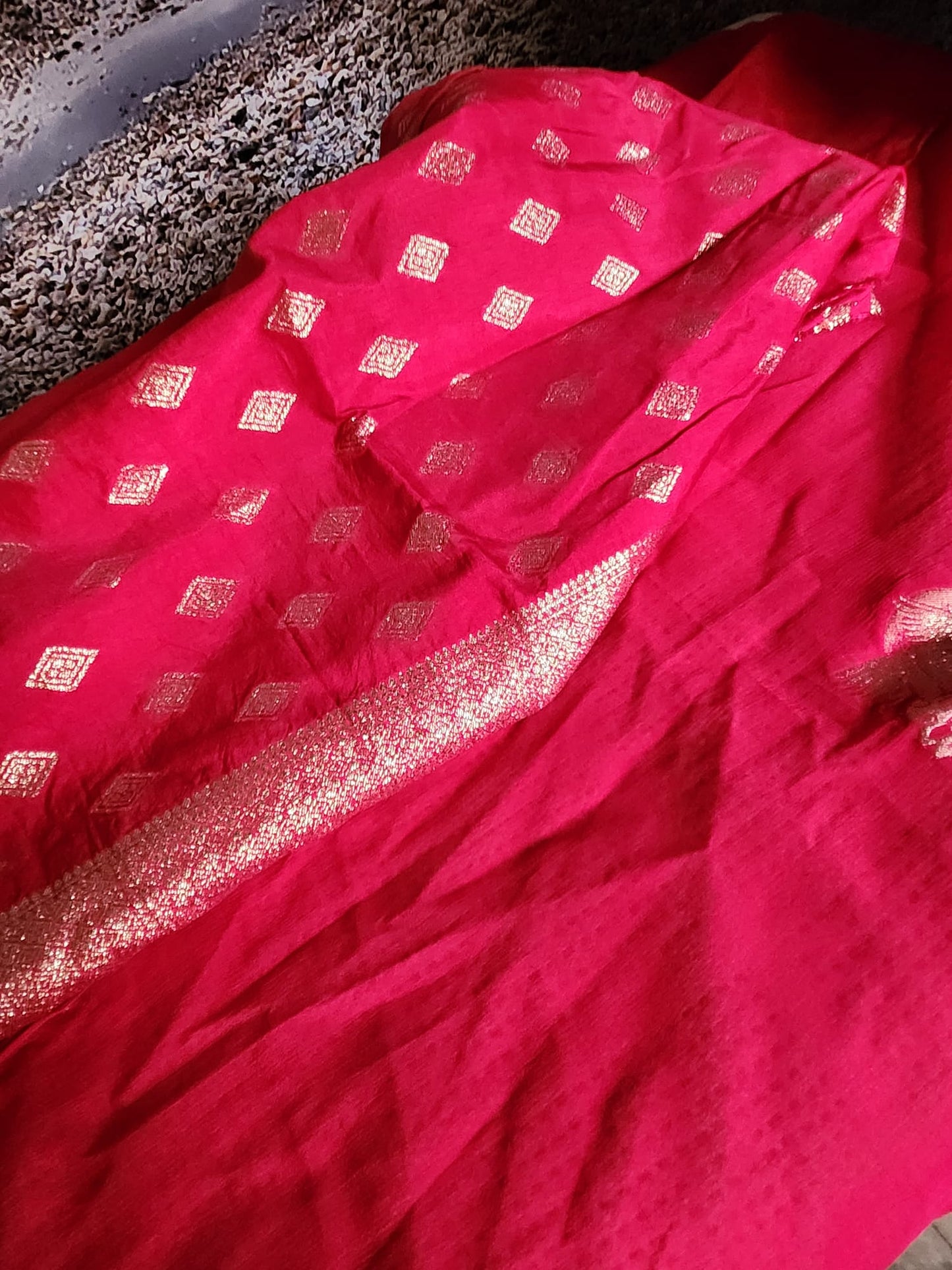 Exclusive Pink Pure Chinon Saree with Soft Zari Work