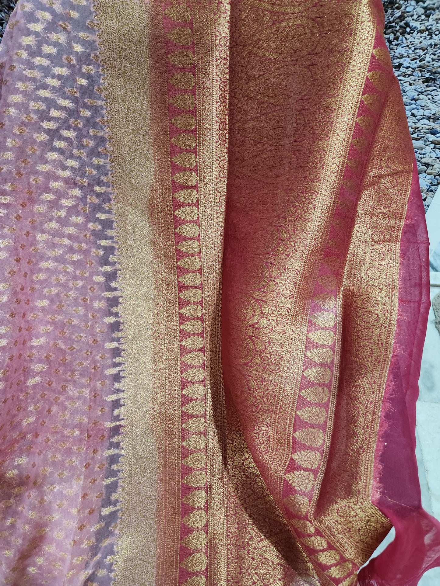 Elegant Pink Pure Georgette Saree with Soft Zari Work