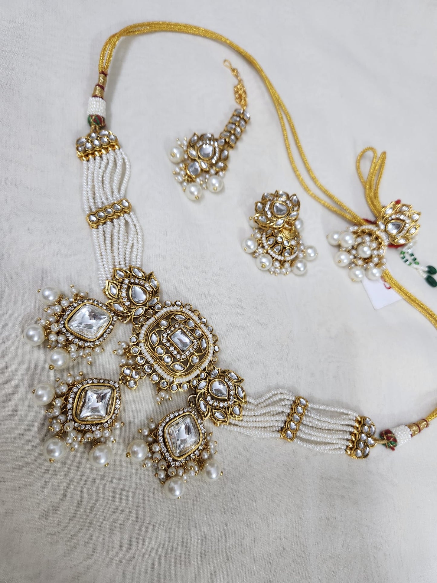 Beautiful Kundan Pearls Set