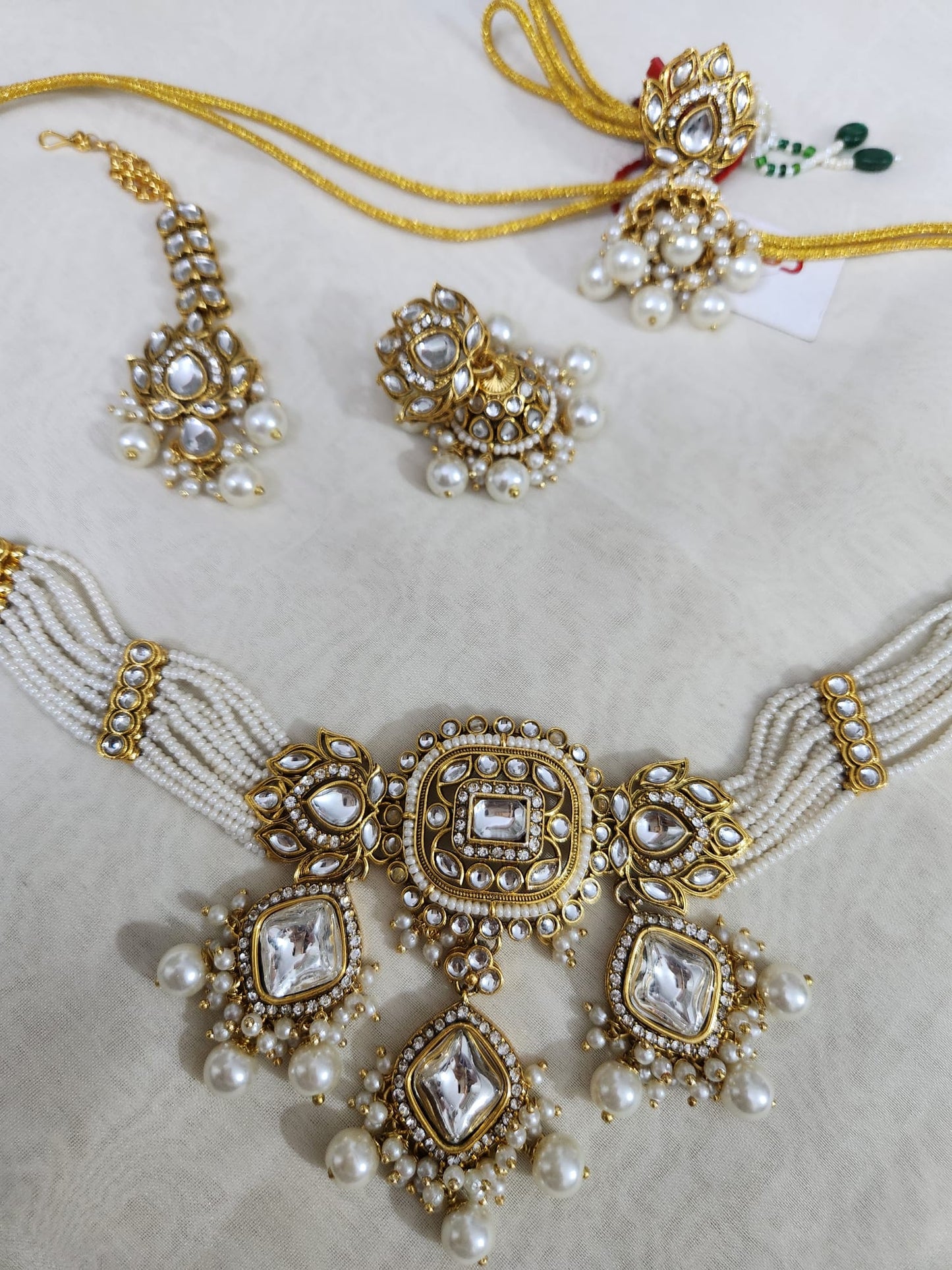 Beautiful Kundan Pearls Set