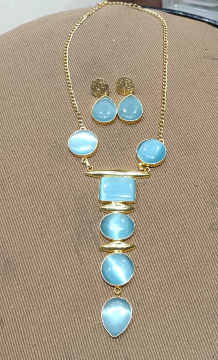 Beautiful Monalisa Necklace Set with Matching Earrings